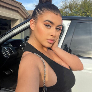Naked celebrity picture Kalani Hilliker 011 pic