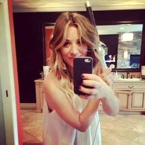 Real Celebrity Nude Kaley Cuoco 003 pic