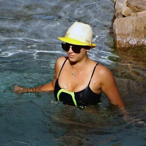 Free Nude Celeb Kaley Cuoco 022 pic