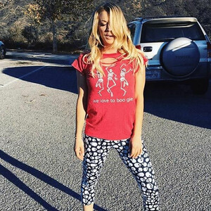Nude Celebrity Picture Kaley Cuoco 036 pic