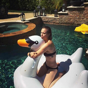 Naked celebrity picture Kaley Cuoco 066 pic