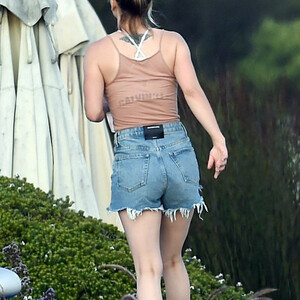 celeb nude Kaley Cuoco 084 pic