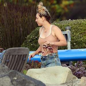 Real Celebrity Nude Kaley Cuoco 099 pic