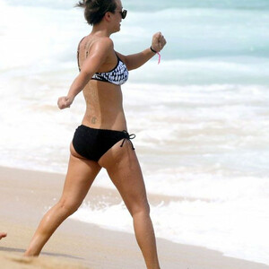 Free Nude Celeb Kaley Cuoco 104 pic