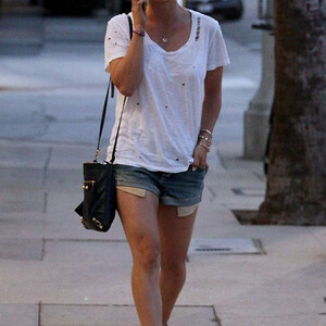 Celebrity Nude Pic Kaley Cuoco 120 pic