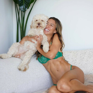 Free nude Celebrity Karina Elle 015 pic