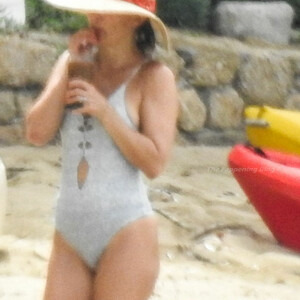 Famous Nude Kate Hudson 015 pic
