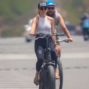 Kate Hudson Shows Her Pokies While Riding a Bike in Malibu (41 Photos) - Leaked Nudes