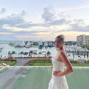 Naked celebrity picture Kate Upton 005 pic