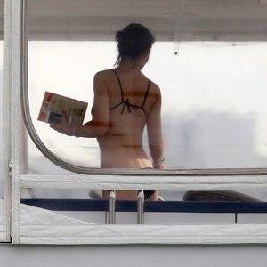 Leaked Celebrity Pic Katie Holmes 023 pic
