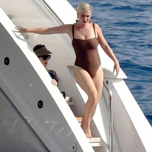 celeb nude Katy Perry 044 pic