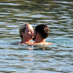 Free nude Celebrity Katy Perry 022 pic