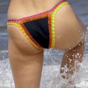 Kelly Brook in Bikini (11 Photos) – Leaked Nudes