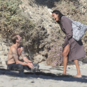Kelly Gale & Joel Kinnaman Attend a Photoshoot on the Beach in Malibu (115 Photos) - Leaked Nudes
