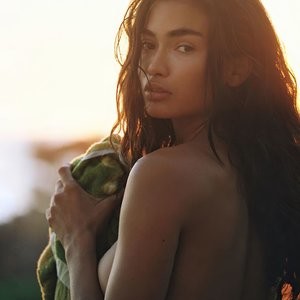 Celebrity Naked Kelly Gale 002 pic