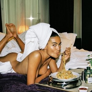 Nude Celeb Kelly Gale 002 pic