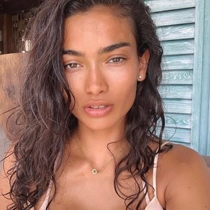 Famous Nude Kelly Gale 013 pic