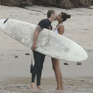 Naked celebrity picture Kelly Gale 060 pic