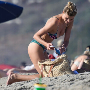 Best Celebrity Nude Kelly Rohrbach 042 pic