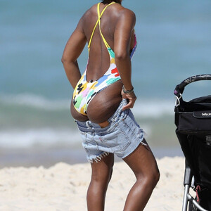 Famous Nude Kelly Rowland 005 pic