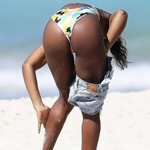 Real Celebrity Nude Kelly Rowland 064 pic