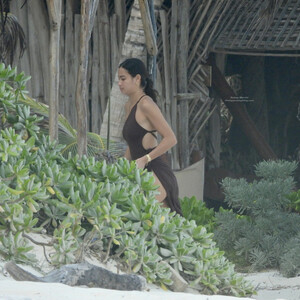 Celebrity Naked Kelsey Merritt 004 pic
