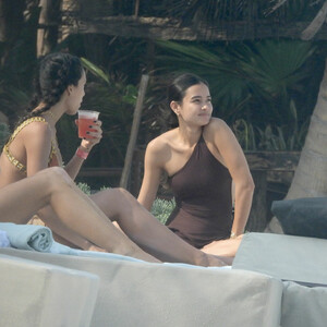 Celeb Naked Kelsey Merritt 007 pic