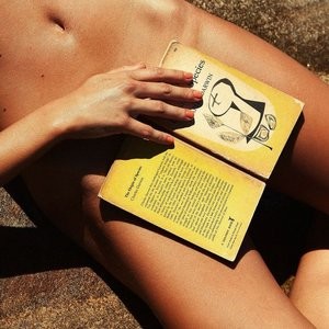 Celeb Nude Kendal Schuler 006 pic