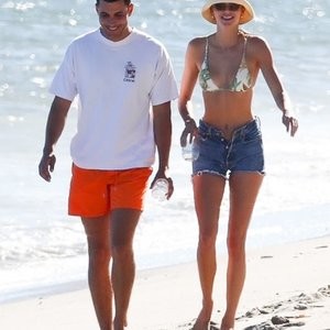Kendall Jenner & Fai Khadra Go For a Walk While Enjoying a Beach Day in Malibu (191 Photos) – Leaked Nudes