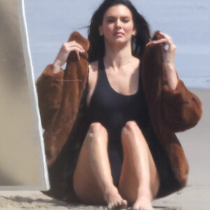 Naked celebrity picture Kendall Jenner 016 pic