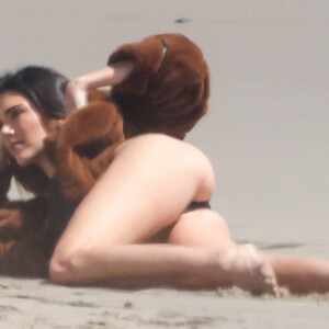 Celeb Nude Kendall Jenner 023 pic