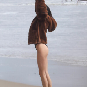 Free Nude Celeb Kendall Jenner 038 pic