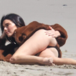 Free nude Celebrity Kendall Jenner 065 pic
