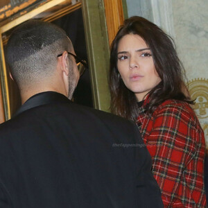 Kendall Jenner Goes Braless in Paris (8 Photos) - Leaked Nudes