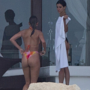 Nude Celeb Pic Hailey Baldwin 007 pic