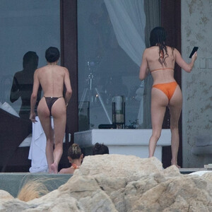 Celeb Naked Hailey Baldwin 008 pic