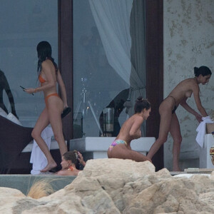 nude celebrities Hailey Baldwin 010 pic
