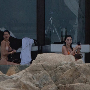 Celebrity Naked Hailey Baldwin 011 pic