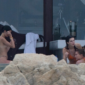 Leaked Celebrity Pic Hailey Baldwin 014 pic
