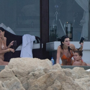 Nude Celebrity Picture Hailey Baldwin 015 pic