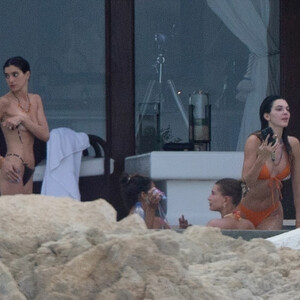 Naked Celebrity Hailey Baldwin 018 pic