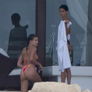Naked Celebrity Hailey Baldwin 032 pic