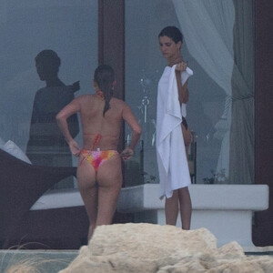 Celeb Naked Hailey Baldwin 034 pic