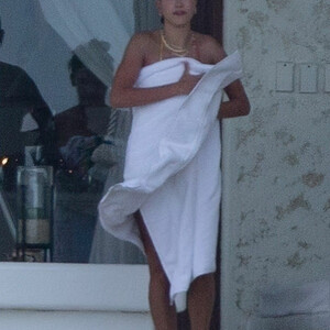 celeb nude Hailey Baldwin 036 pic