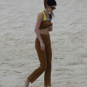 Nude Celeb Pic Hailey Baldwin 054 pic