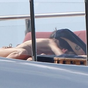 Naked Celebrity Kendall Jenner 021 pic