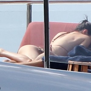 Naked Celebrity Kendall Jenner 027 pic