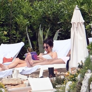 Naked celebrity picture Kendall Jenner 008 pic