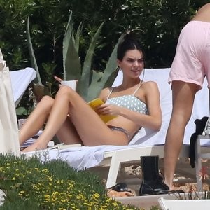 celeb nude Kendall Jenner 126 pic