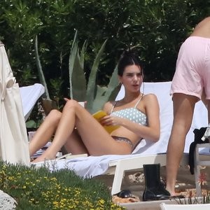 Naked Celebrity Kendall Jenner 127 pic